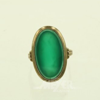 Damenring mit grünem Farbstein-Cabochon