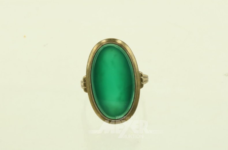 Damenring mit grünem Farbstein-Cabochon
