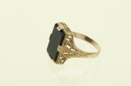 Ring mit Onyxplatte