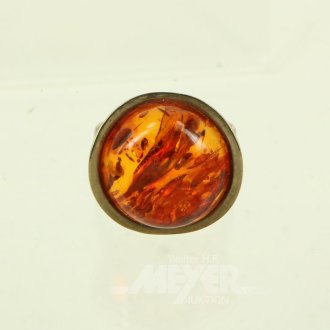 Ring mit Bernstein-Cabochon