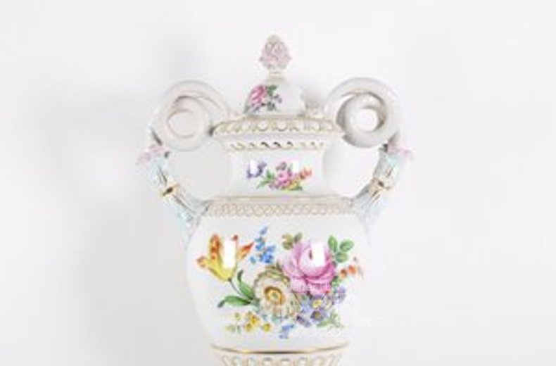 Große Prunkvase mit Schlangenhenkeln