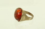 Ring mit Bernstein-Cabochon
