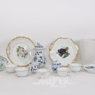 Konvolut Geschirrteile: Blattschale, Gebäckteller, Kaffeekanne, Suppentassen,