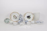 Konvolut Geschirrteile: Blattschale, Gebäckteller, Kaffeekanne, Suppentassen,