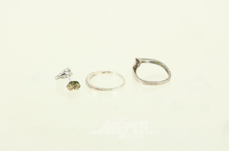 2 Silberringe u. 1 Modeschmuck-Ohrstecker