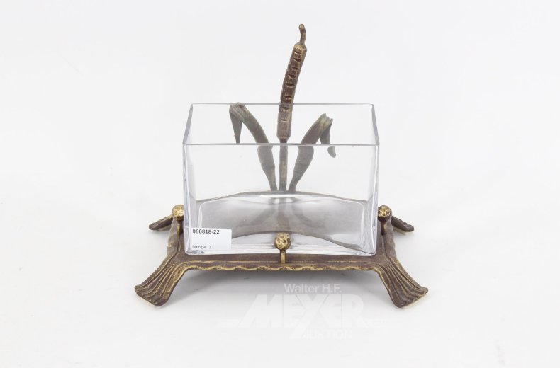 dekorative Glasschale mit Metallfuß