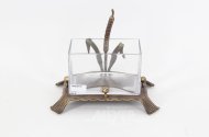 dekorative Glasschale mit Metallfuß