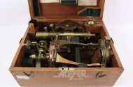 Historisches Winkel-Messintrument "Theodolit"