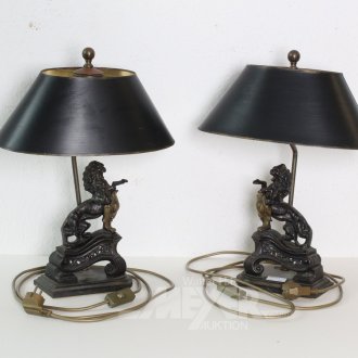 Paar Tischlampen mit springendem Löwen