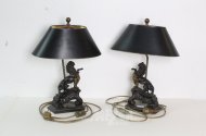 Paar Tischlampen mit springendem Löwen
