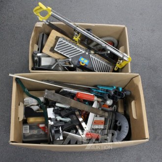 2 Kartons div. Werkzeug: