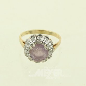 Ring mit rosafarbenem Farbstein