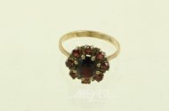 Ring mit Granatsteinen