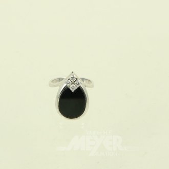 Ring mit Onyx u. 4 kl. Brillanten von ges. ca. 0,24ct