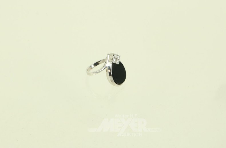Ring mit Onyx u. 4 kl. Brillanten von ges. ca. 0,24ct