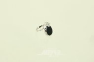 Ring mit Onyx u. 4 kl. Brillanten von ges. ca. 0,24ct