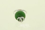 Ring mit Jade u. 2 kl. Diamanten