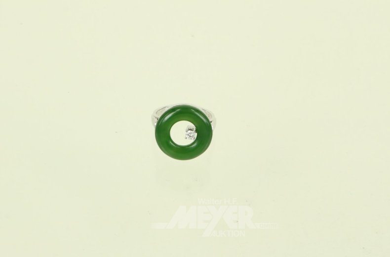 Ring mit Jade u. 1 Brillant von 0,11ct