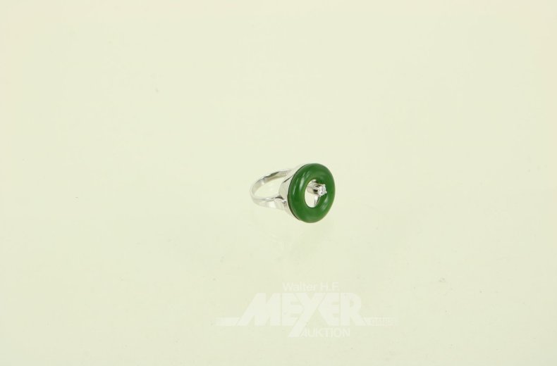 Ring mit Jade u. 1 Brillant von 0,11ct