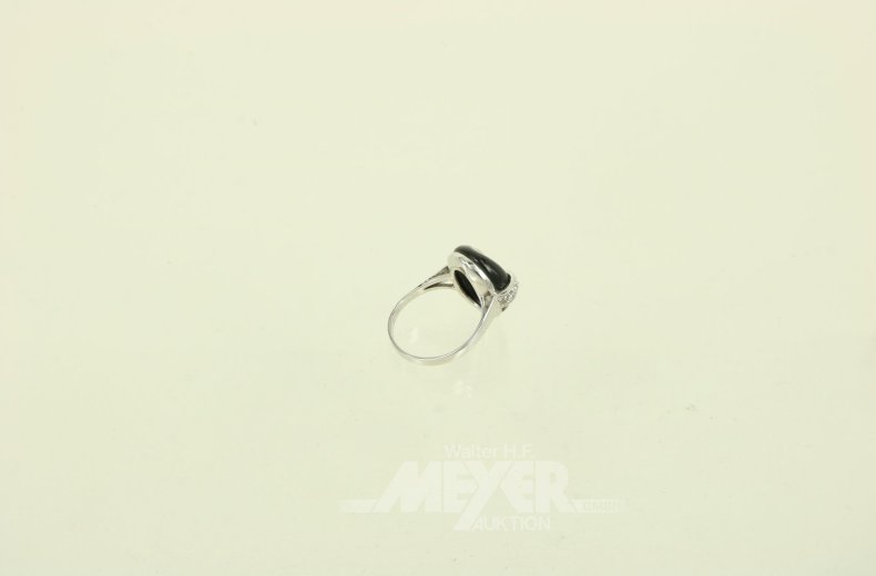 Ring mit Onyx u. 8 kl. Diamanten