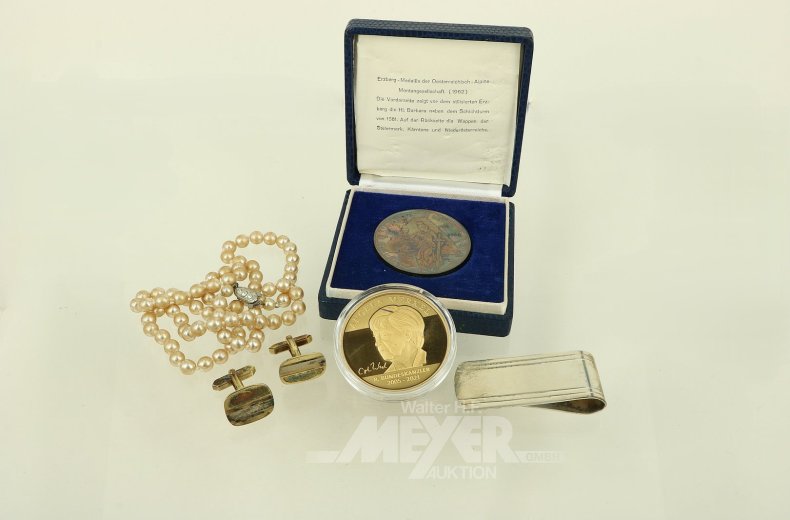 Kl. Konvolut Silber- u. Modeschmuck, sowie 2 Medaillen