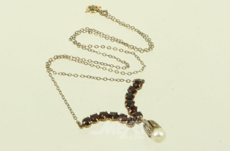 Collier mit Granatbesatz u. 1 Perle