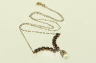 Collier mit Granatbesatz u. 1 Perle