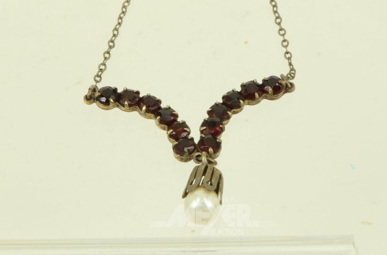 Collier mit Granatbesatz u. 1 Perle