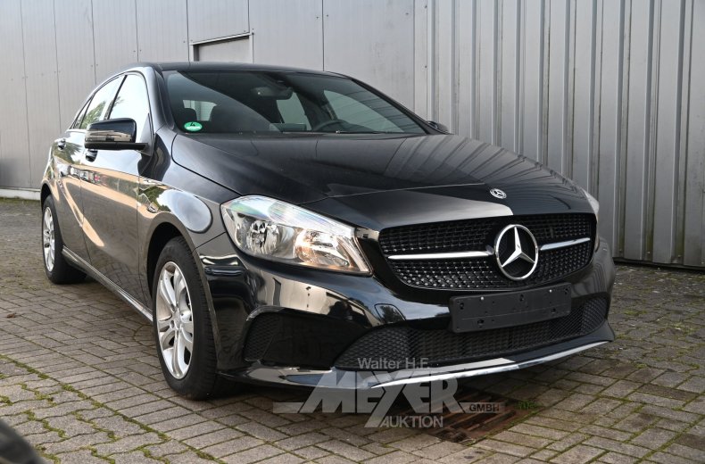 Mercedes-Benz A180, kosmosblack metallic