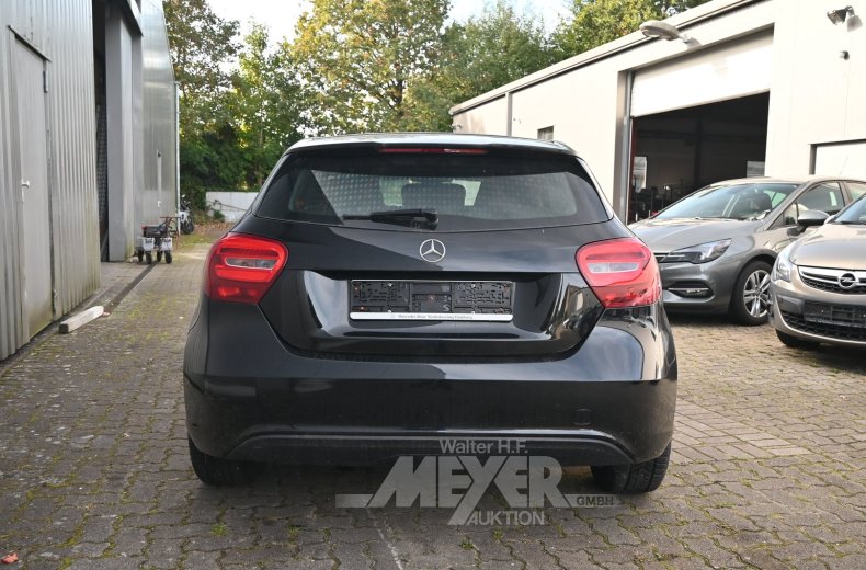 Mercedes-Benz A180, kosmosblack metallic