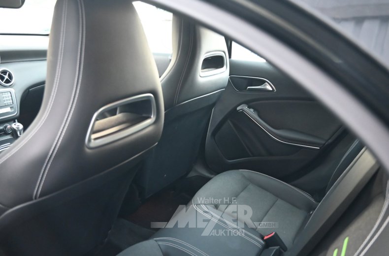 Mercedes-Benz A180, kosmosblack metallic