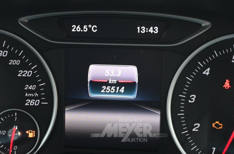 Mercedes-Benz A180, kosmosblack metallic