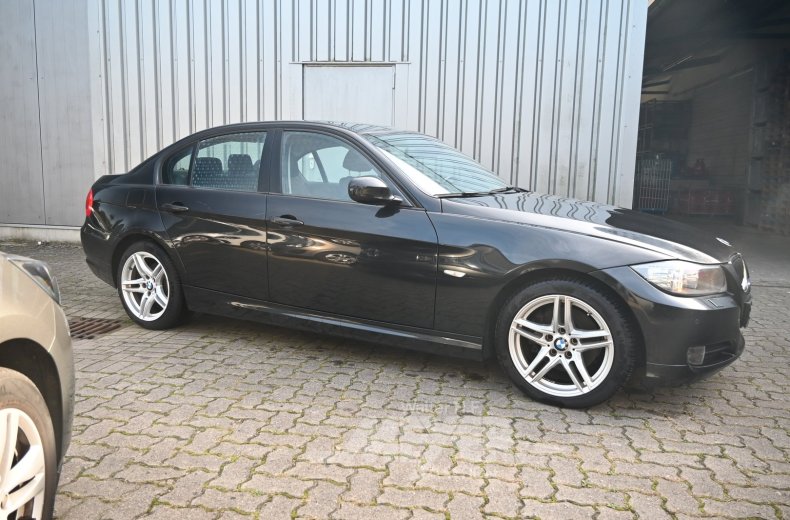 BMW 320d DPF Automatik,  schwarz