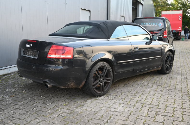 Audi A4 Cabriolet 3.2 FSI V6 Quattro, schwarz