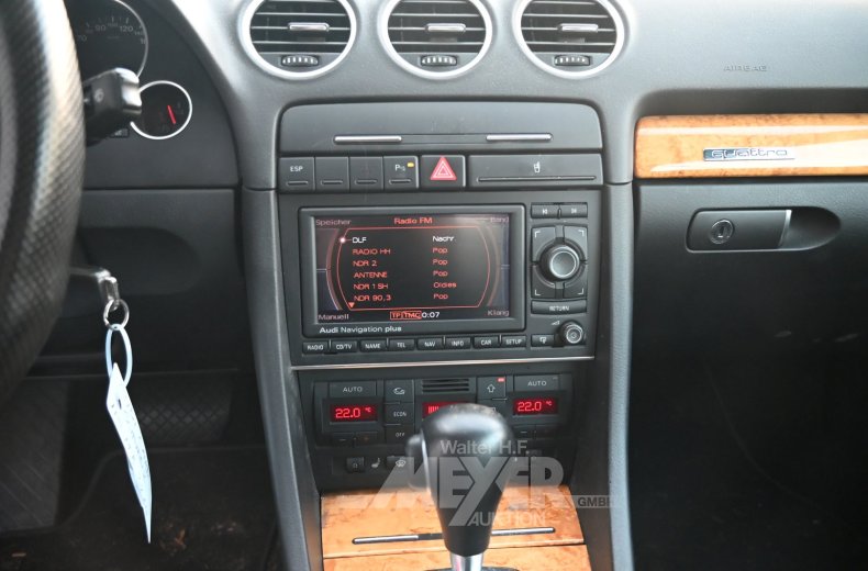 Audi A4 Cabriolet 3.2 FSI V6 Quattro, schwarz