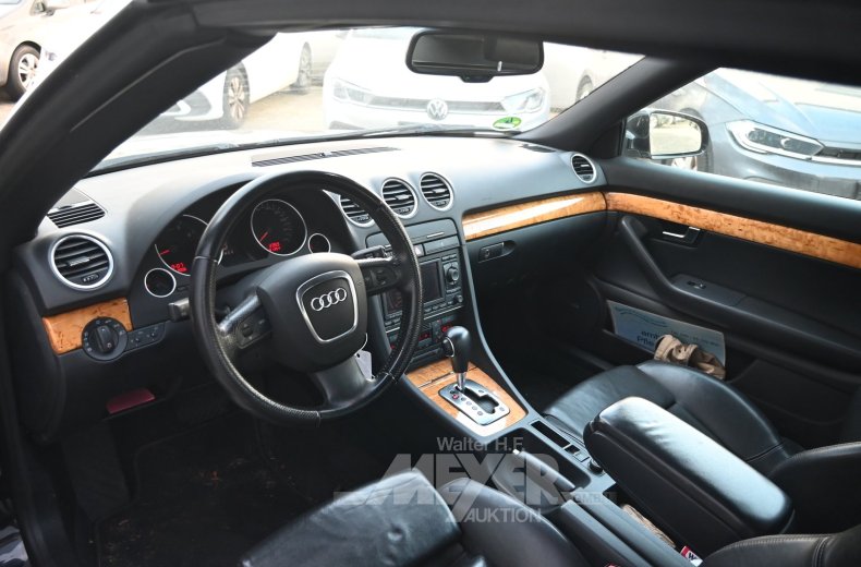 Audi A4 Cabriolet 3.2 FSI V6 Quattro, schwarz