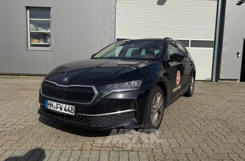 Skoda Octavia Combi 2.0 TDI DSG Selection, black magic perleffekt
