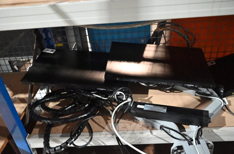2 TFT-Monitore, 24"
