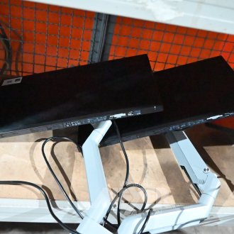 2 TFT-Monitore, 24"