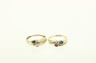 2 Ringe mit bunten Farbsteinen
