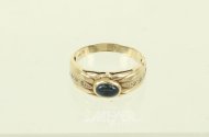Ring mit Saphircabochon u. kl. Diamanten