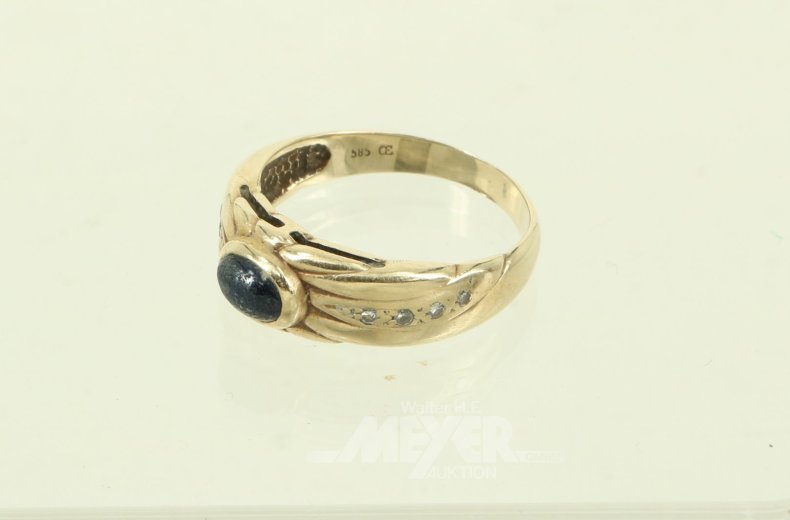 Ring mit Saphircabochon u. kl. Diamanten