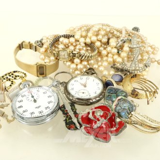 Konvolut Mode- u. Silberschmuck in schwarzer Schmuckschatulle