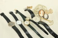 Konvolut Modeschmuck u. Armbanduhren im Schmuckkoffer