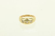 Ring mit kl. Diamantimitationen