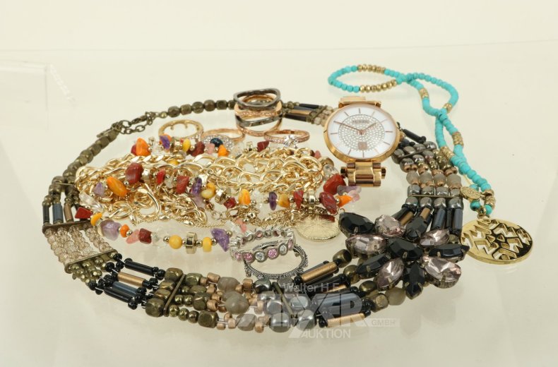 Konvolut Modeschmuck im schwarzen Schmuckkoffer