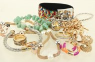 Konvolut Modeschmuck im schwarzen Schmuckkoffer