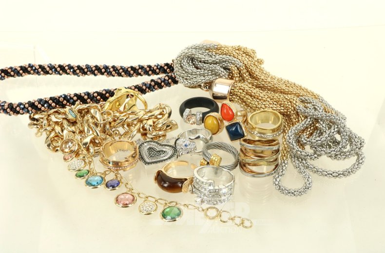 Konvolut Modeschmuck im weinroten Schmuckkoffer