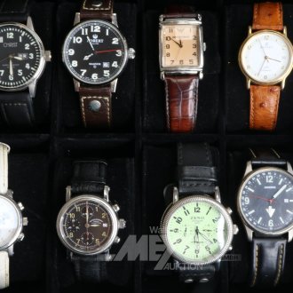 8 Armbanduhren im kl. Schaukasten