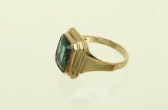 Ring mit grünem Farbstein